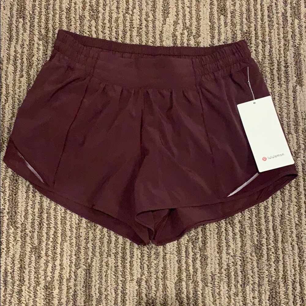 NWT Lululemon Cassis Hotty Hot Shorts 4in Size 10